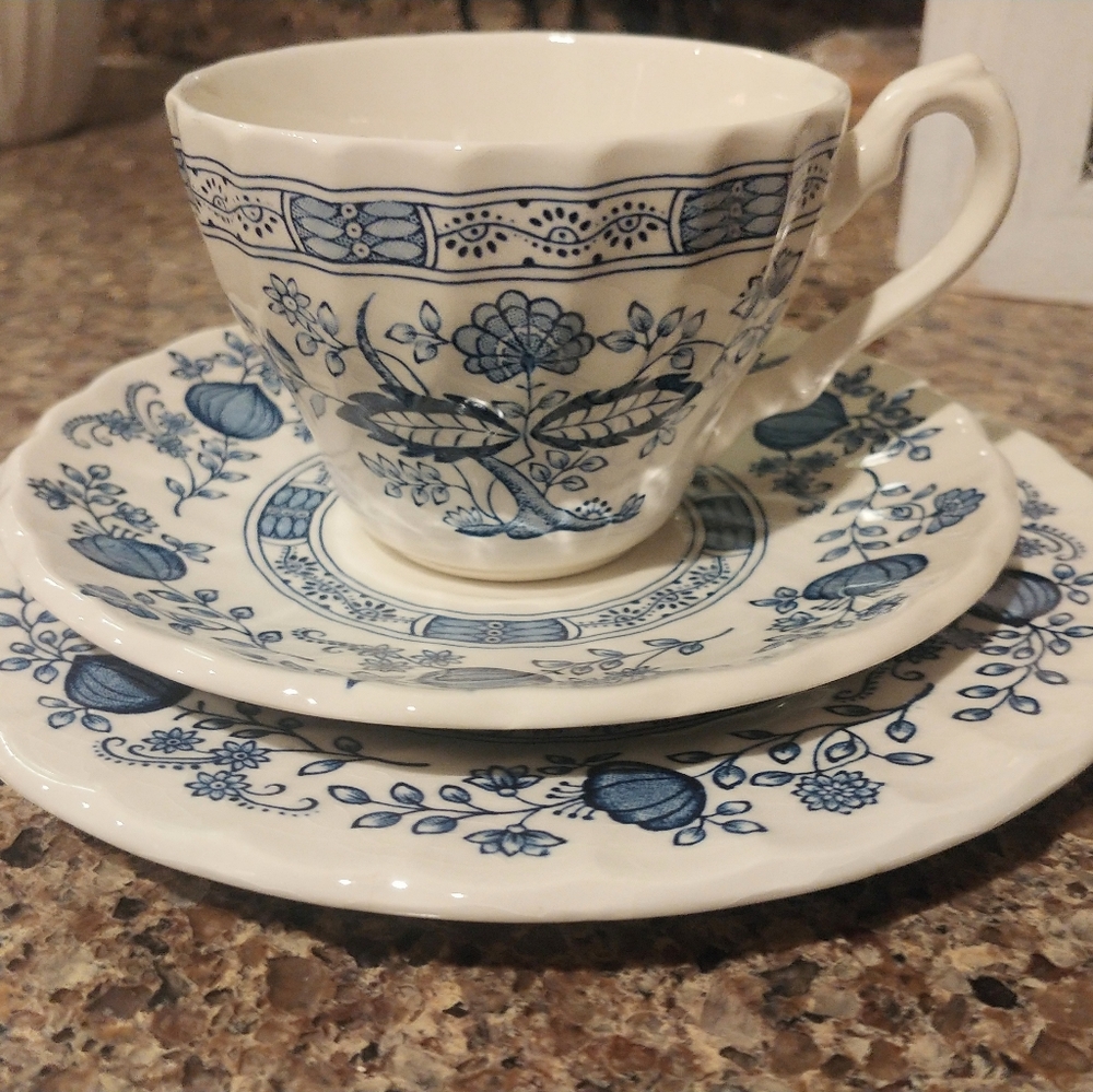 Myott Meakin tableware, vintage blue onion pattern